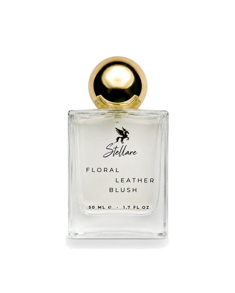 Floral Leather Blush eau de parfum, the clear Stellare flacon on a white ground